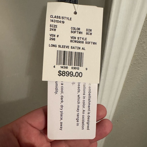 NWT Plus Size Oleg Cassini Wedding Dress - Picture 8 of 9